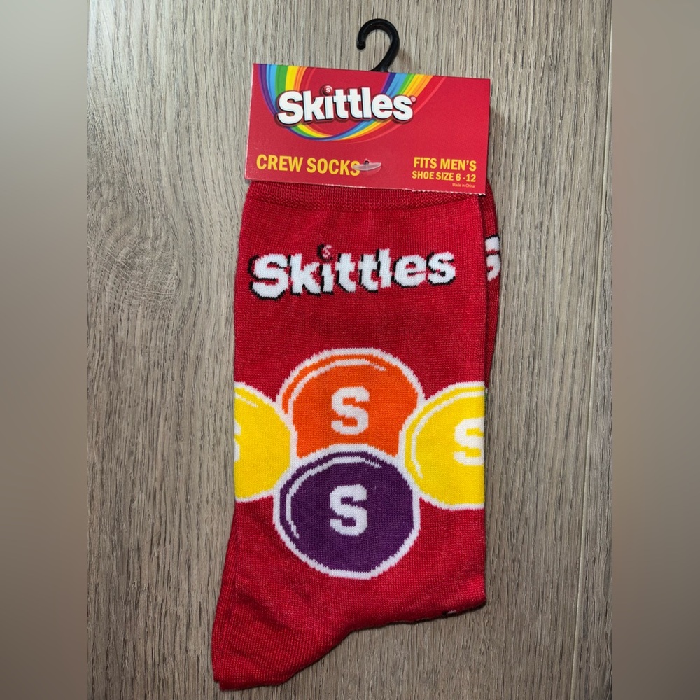 SKITTLES NOVELTY CREW SOCKS NWT MEN’S SHOE SIZE 6-12